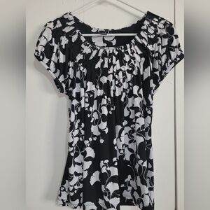 Style & Co Women's Black & White Floral Scoop Neck Top